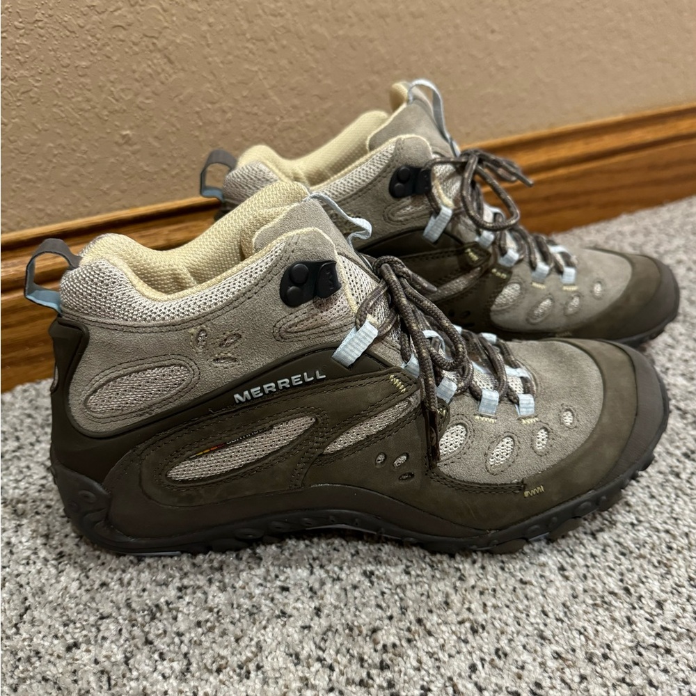 Merrell Gray and Tan Hiking Boots
